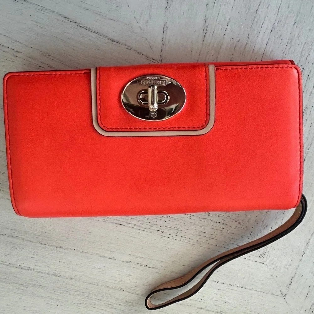 Kate Spade New York Hampton Road Turnlock‎ Mara Wallet
